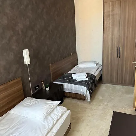 Woodside As Family Apartment *